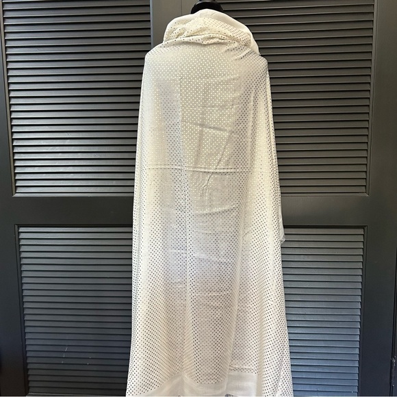 Gucci, GUCCY Modal Cashmere Shawl, White with Gold Stars and Retro Font “Guccy” - Picture 7 of 15